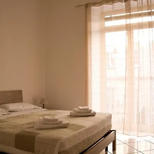 dimora-nel-cuore-del-rione-sanita.hotels-amalfi.com/